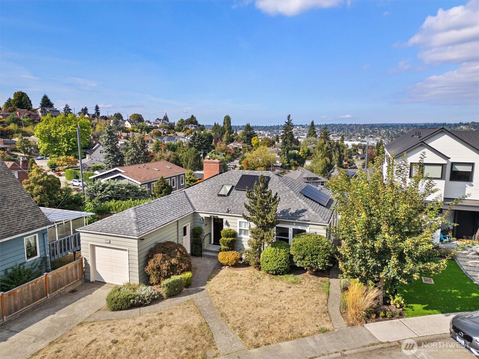 Property Photo:  730 W Etruria Street  WA 98119 