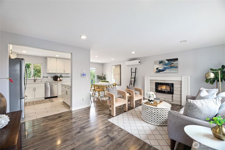 9642  13th Avenue SW  Seattle WA 98106 photo