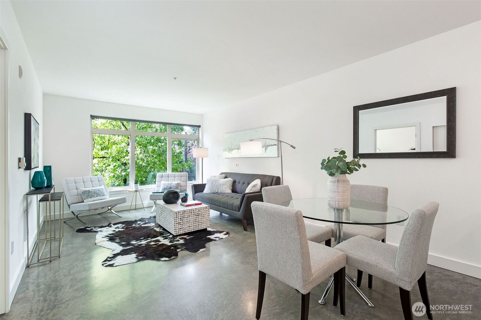 Property Photo:  1610  Belmont Avenue 402  WA 98122 