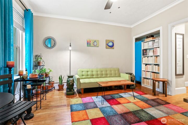 Property Photo:  7  Harrison Street 24  WA 98109 