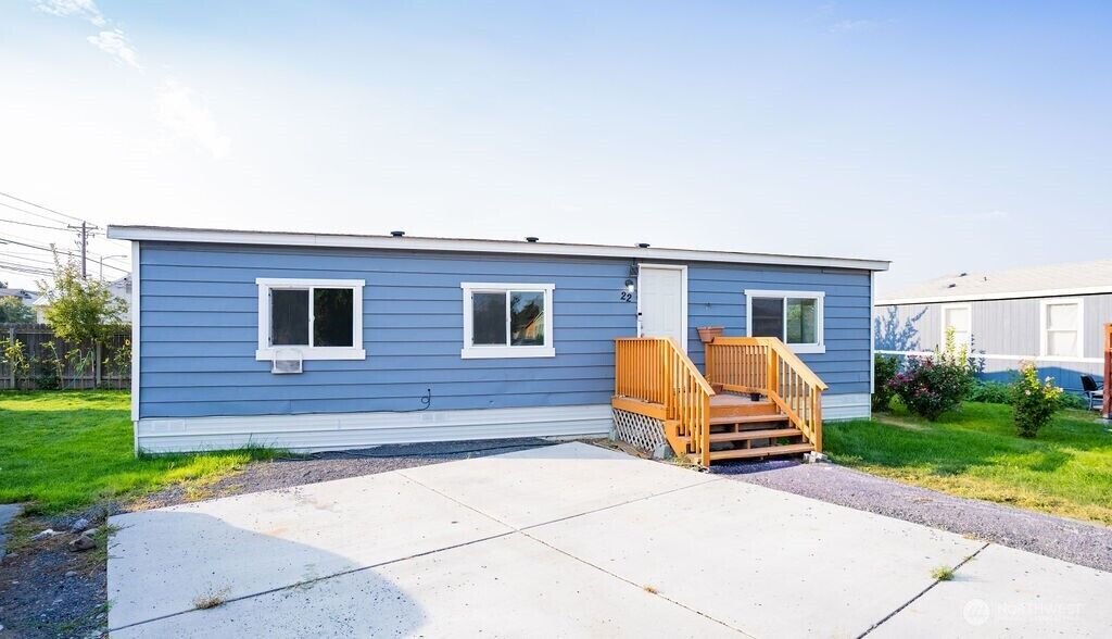 Property Photo:  900 N Grape 22  WA 98837 