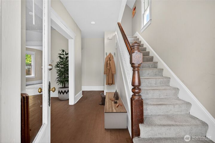 Property Photo:  5253  Brooklyn Avenue NE  WA 98105 