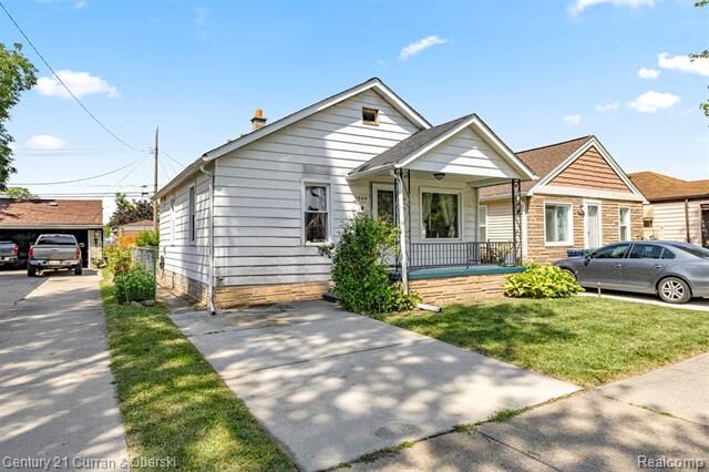 Property Photo:  1644 Liberty Avenue  MI 48146 