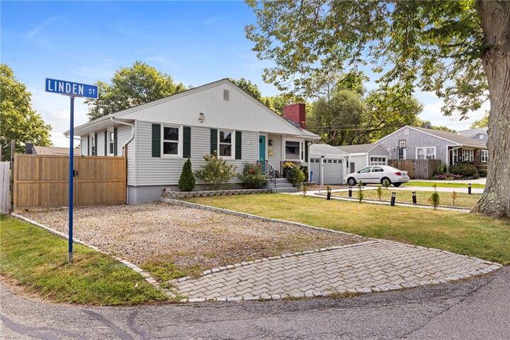 67 Linden Street  Middletown RI 02842 photo