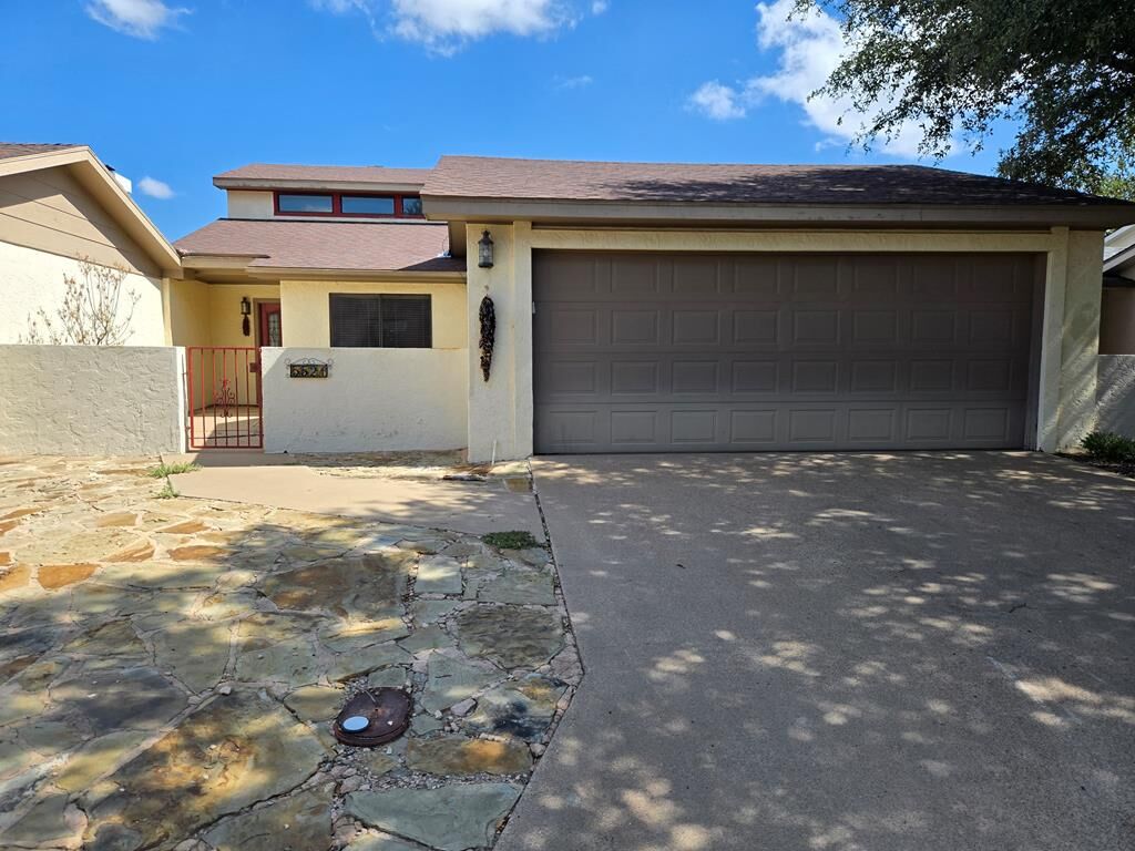 Property Photo:  5521 Fairway Dr  TX 76904 
