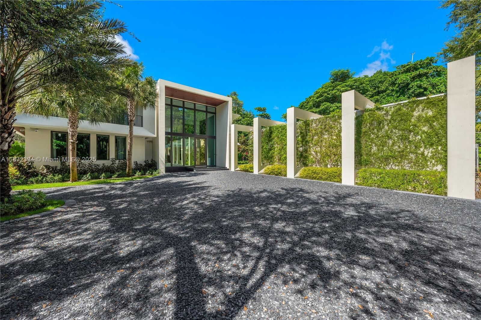 Property Photo: 9440 Old Cutler Ln FL 33156