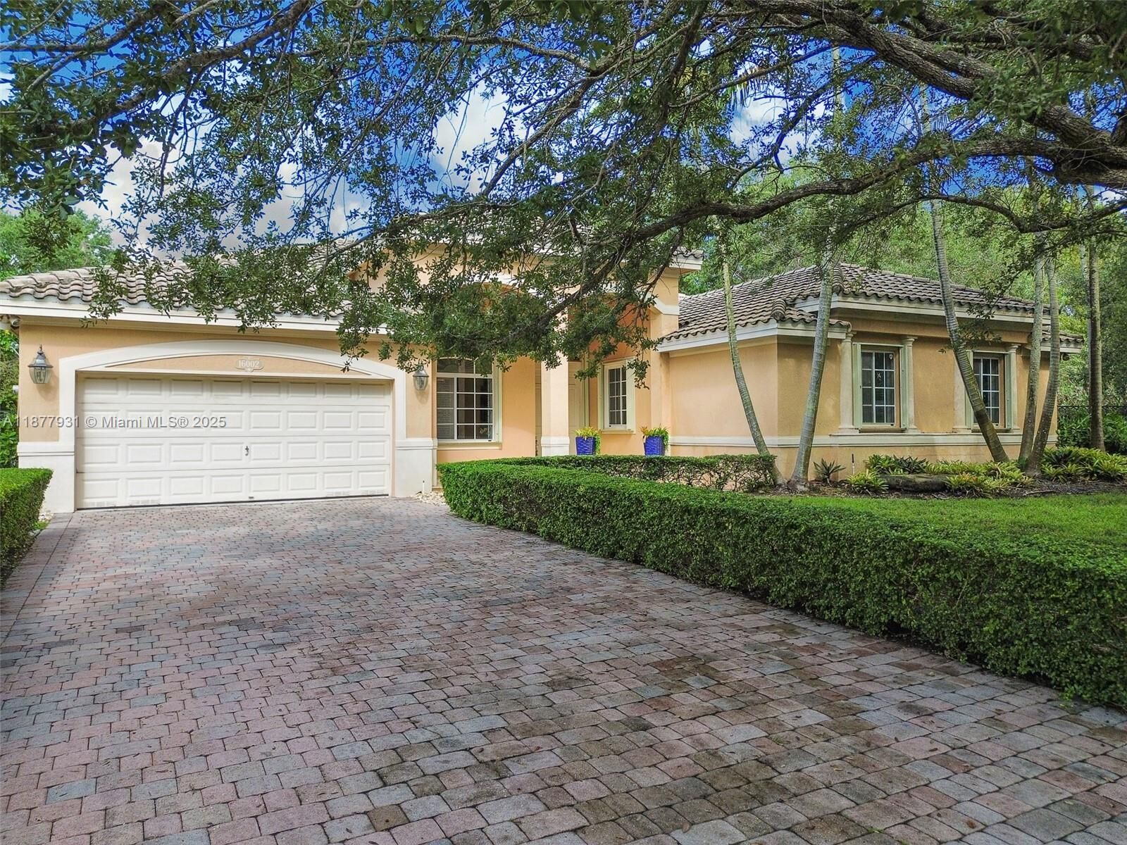 Property Photo: 16002 SW 84th Ct FL 33157