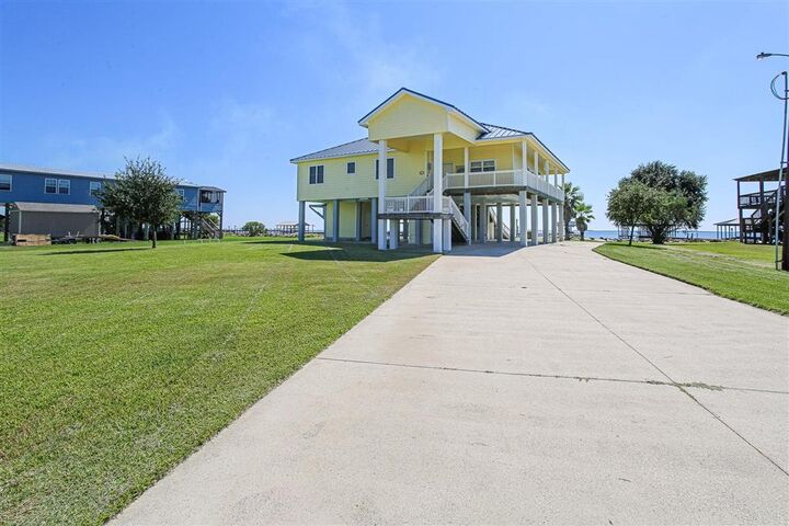 Property Photo: 3675 Lakeview Drive LA 70605