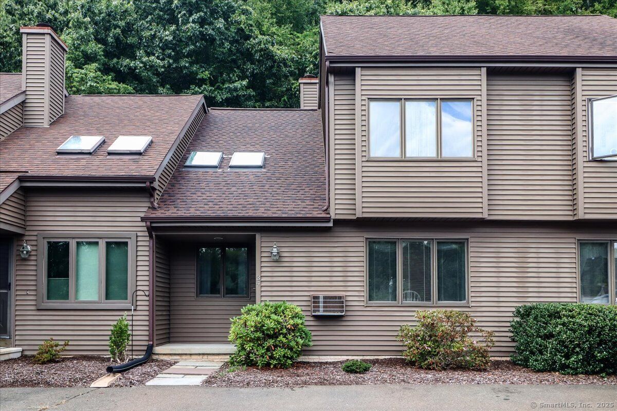 Property Photo: 34 Twin Oaks 34 CT 06776