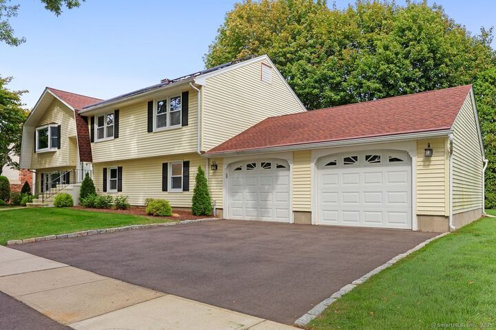 Property Photo:  120 Sheffield Circle  CT 06614 