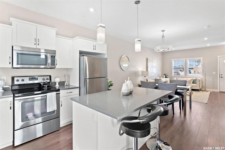 Property Photo:  1214 Pringle Way  SK S7T 0X5 