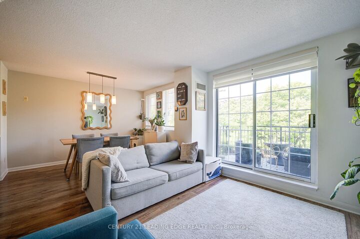 Property Photo:  39 Shank Street Th302  ON M6J 3X3 
