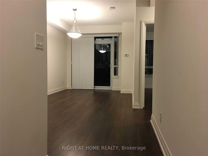 Property Photo: 7167 Yonge Street 716 ON L3T 0E1
