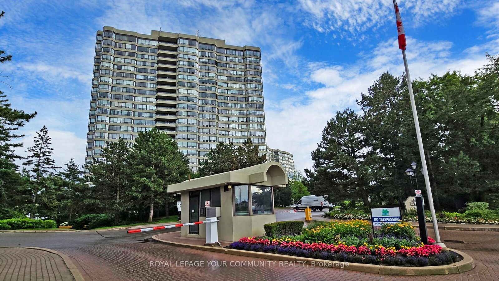 Property Photo: 24 Hanover Road 404 ON L6S 5K8