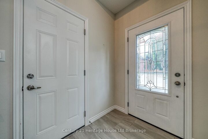 Property Photo:  211 Oxford Street  ON N5C 2V8 