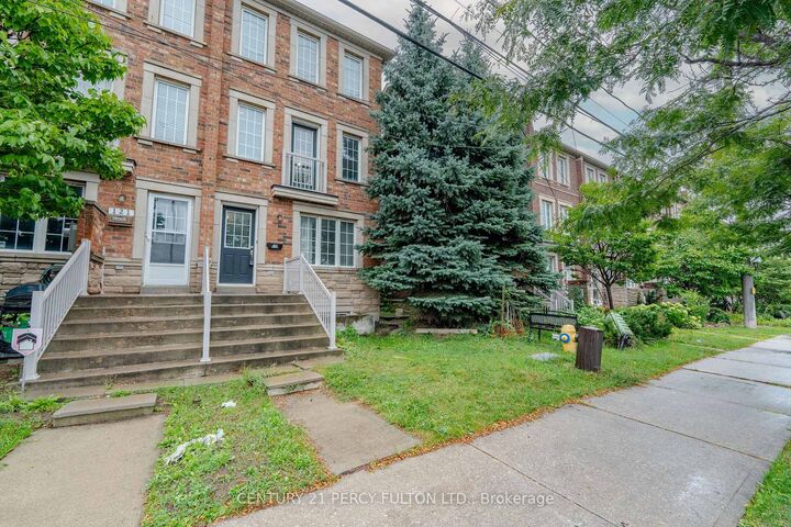 Photo de la propriété:  119 Torbarrie Road  ON M3L 1G8 