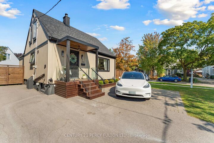 Photo de la propriété: 34 Topham Road ON M4B 3K2
