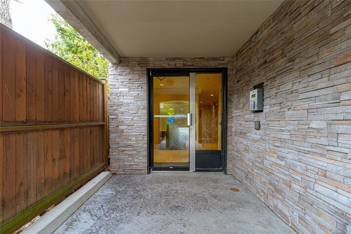 Property Photo:  1615 Bay St 303  BC V8R 2B7 