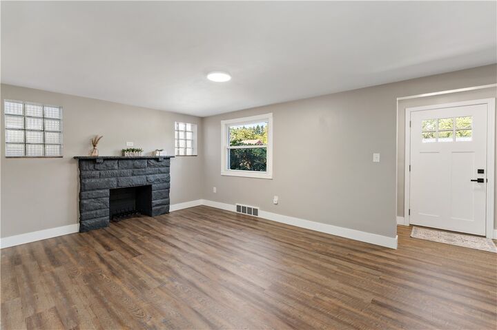 Property Photo:  4596 Echo Glen Dr  PA 15236 