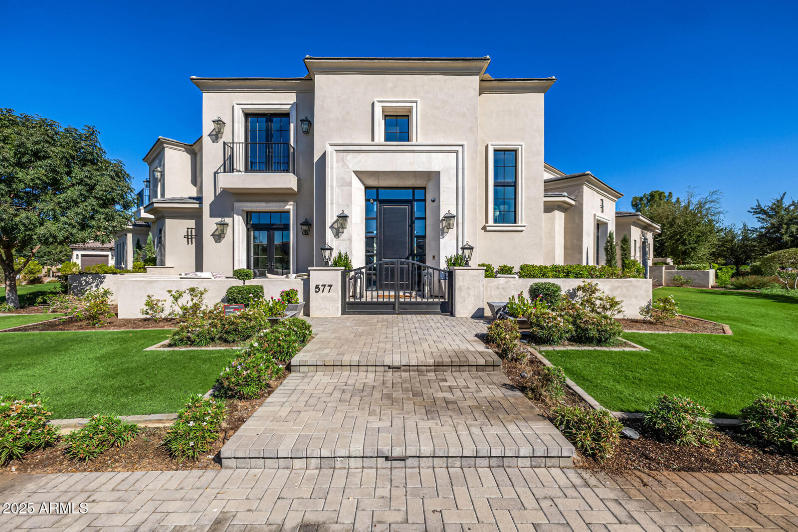 Property Photo:  577 W Horseshoe Place  AZ 85248 