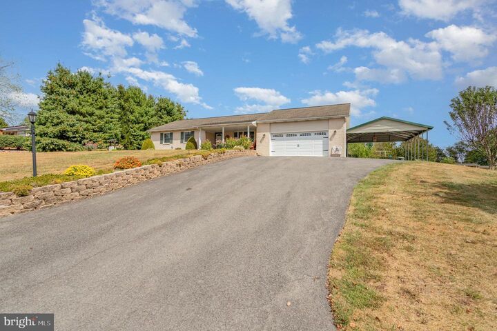 Property Photo: 29 Robin Circle PA 17032