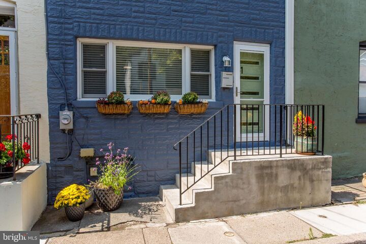 Property Photo:  61 N Franklin Street  NJ 08530 