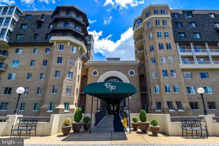 1250 S Washington Street 816  Alexandria VA 22314 photo