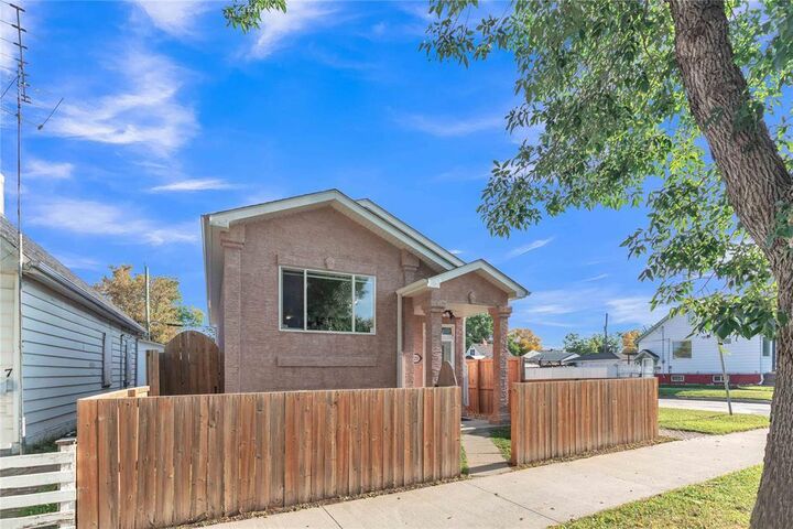 Property Photo:  1255 Manitoba Avenue  MB R2X 0K8 