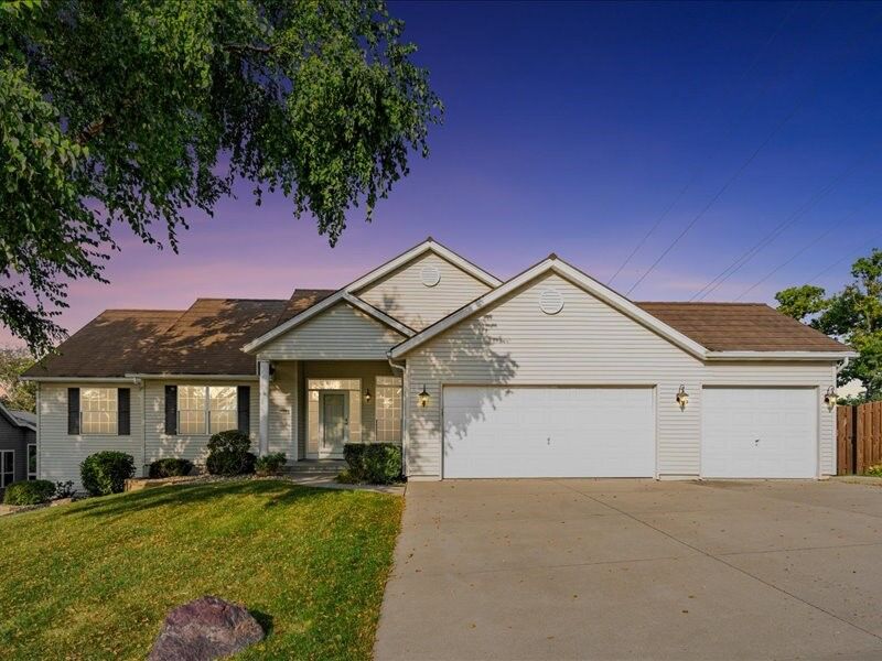 Property Photo:  179 Crandall Drive NE  IA 52402 