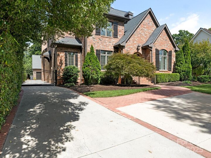 Property Photo:  2101 Radcliffe Avenue  NC 28207 