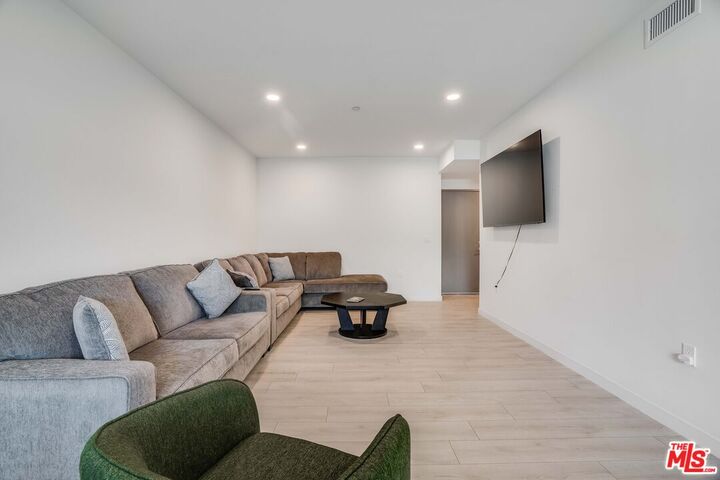 1021 S Shenandoah St  Los Angeles CA 90035 photo