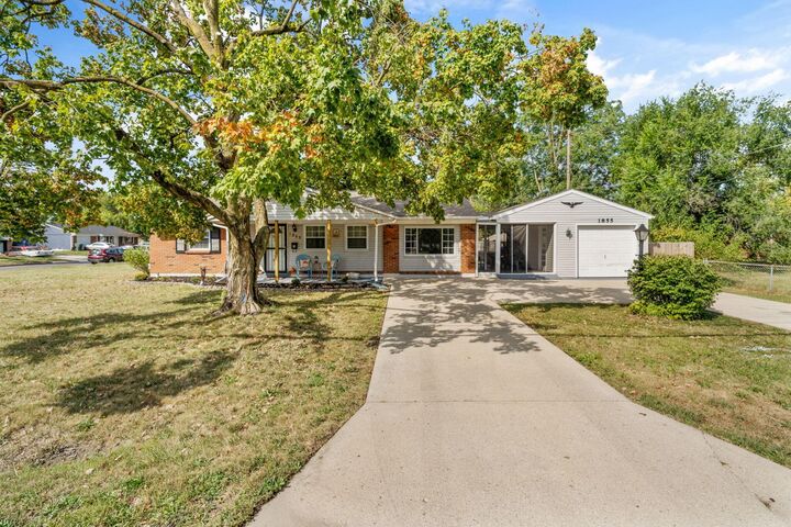 Property Photo: 1855 Zettler Road OH 43227