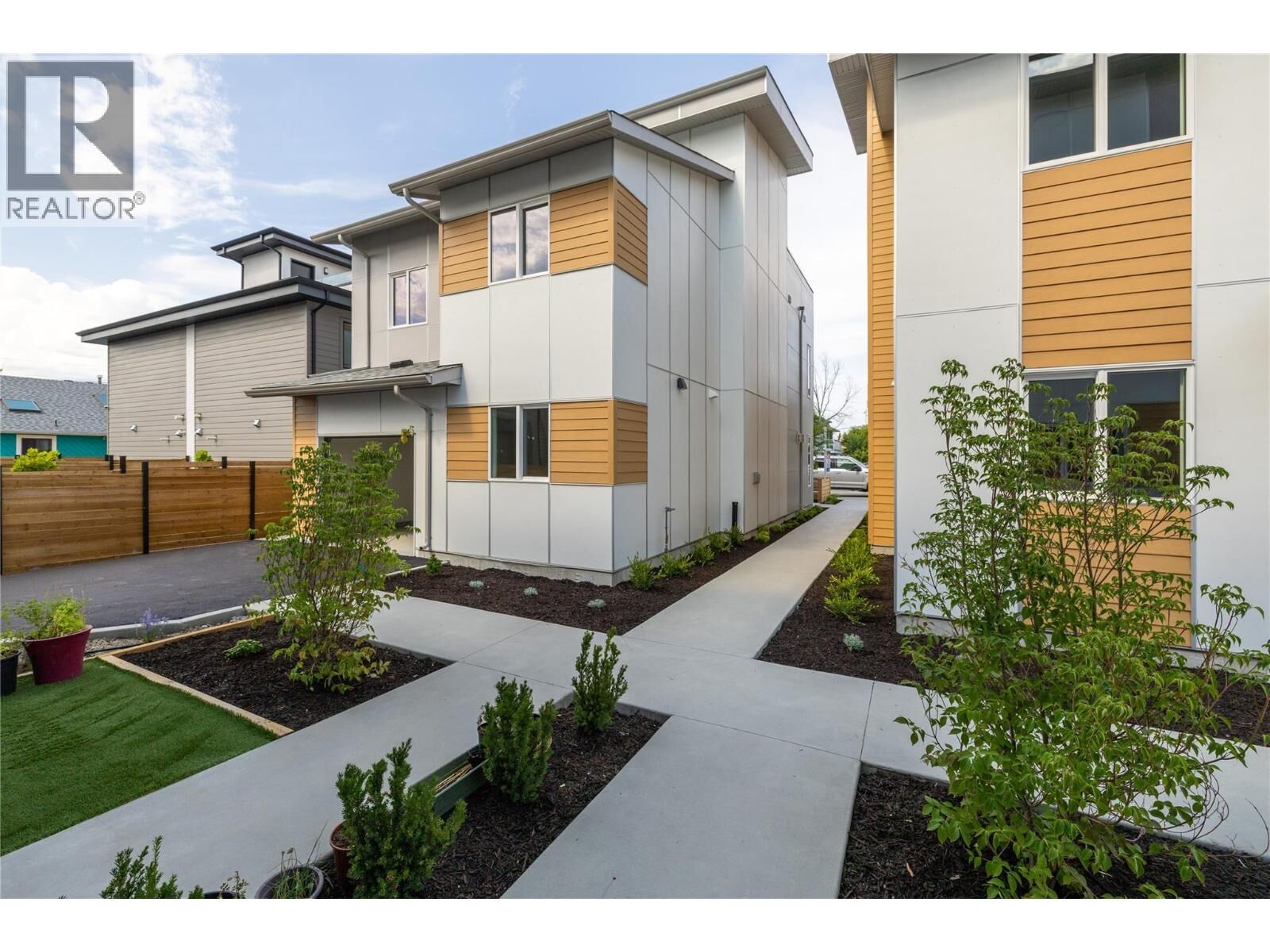 Property Photo:  763 Patterson Avenue  BC V1Y 5C9 