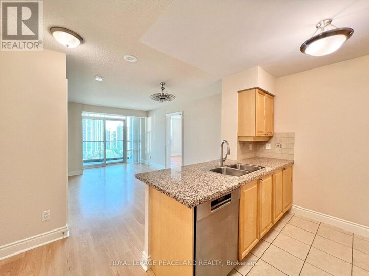 Photo de la propriété: 15 Greenview Avenue 1404 ON M2M 4M7