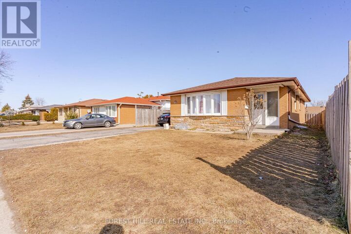 Property Photo:  110 Hazelglen Drive  ON N2M 2E5 