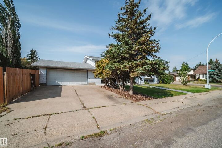 Property Photo:  18851 99A Avenue NW  AB T5T 3M9 
