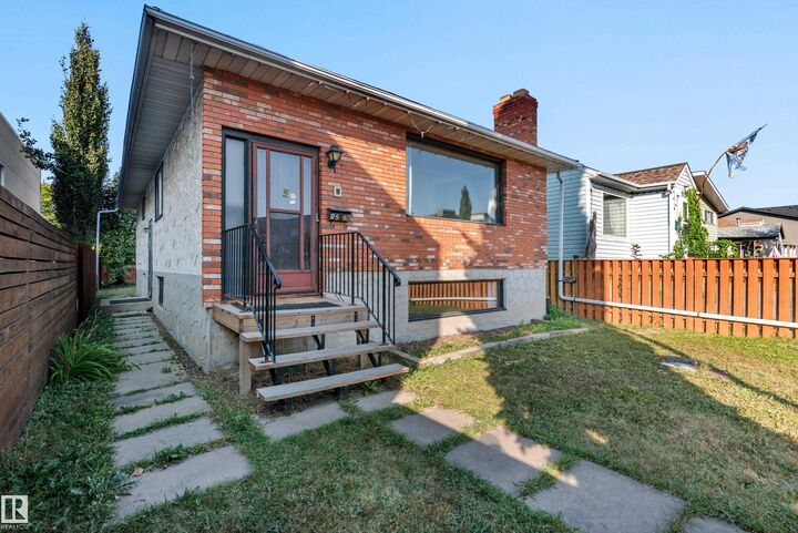 9558 76 Avenue NW  Edmonton AB T6C 0K2 photo