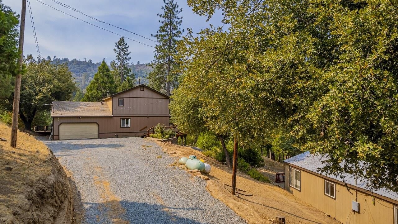 Property Photo:  52120 Pettitt Road  CA 93644 
