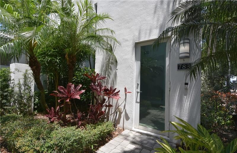 Property Photo:  783 NE 4th Ave  FL 33304 