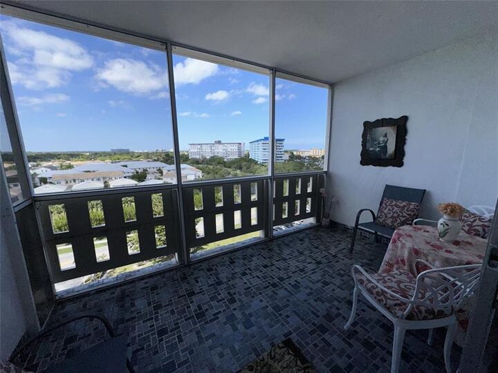 Property Photo:  4330 Hillcrest Dr 904  FL 33021 