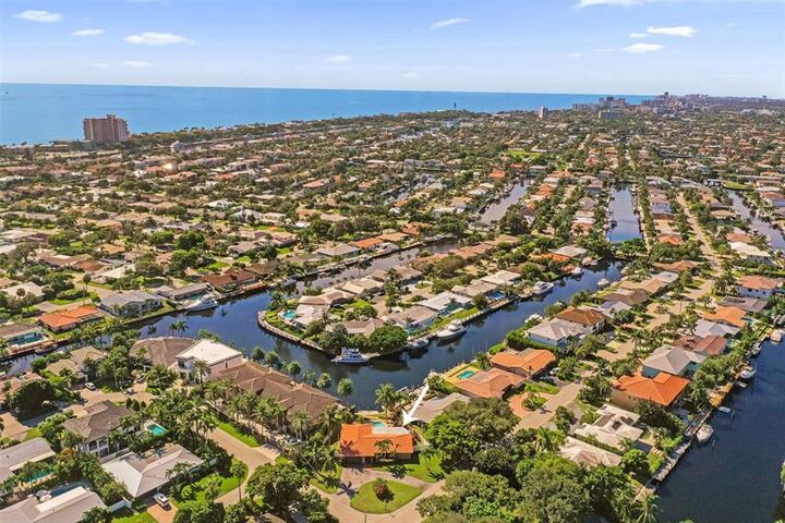 Property Photo:  4060 NE 26th Ave  FL 33064 