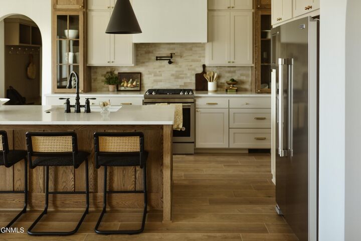 Property Photo:  3403 Palmer Place  ND 58503 