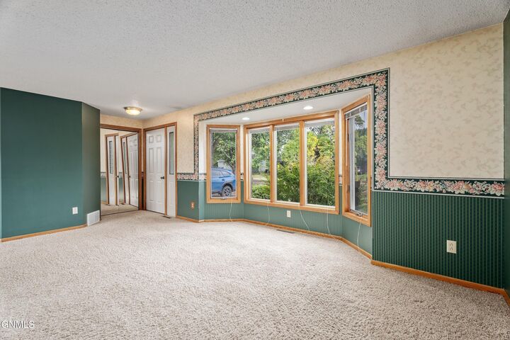 Property Photo:  411 Turnpike Avenue E  ND 58501 