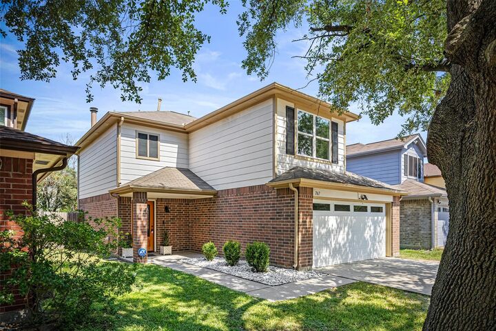 Property Photo: 747 Oak West TX 77073