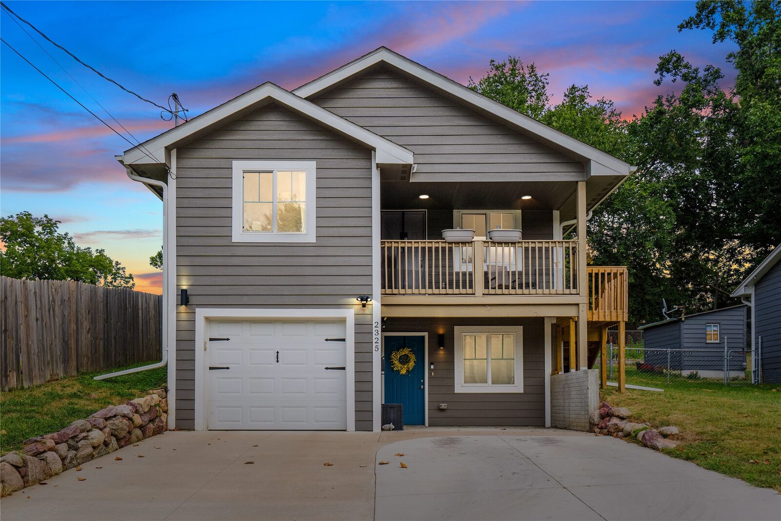 Property Photo:  2325 SE 6th Street  IA 50315 