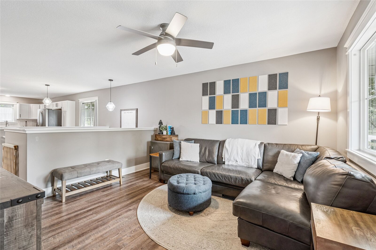 Property Photo:  2325 SE 6th Street  IA 50315