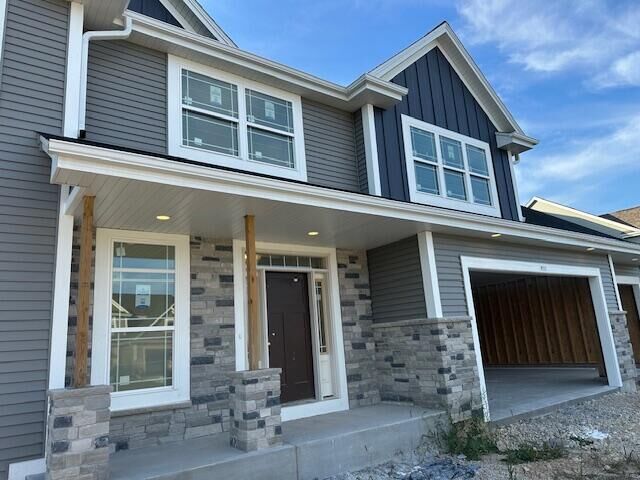 Property Photo:  935 Kohlwey Dr  WI 53024 