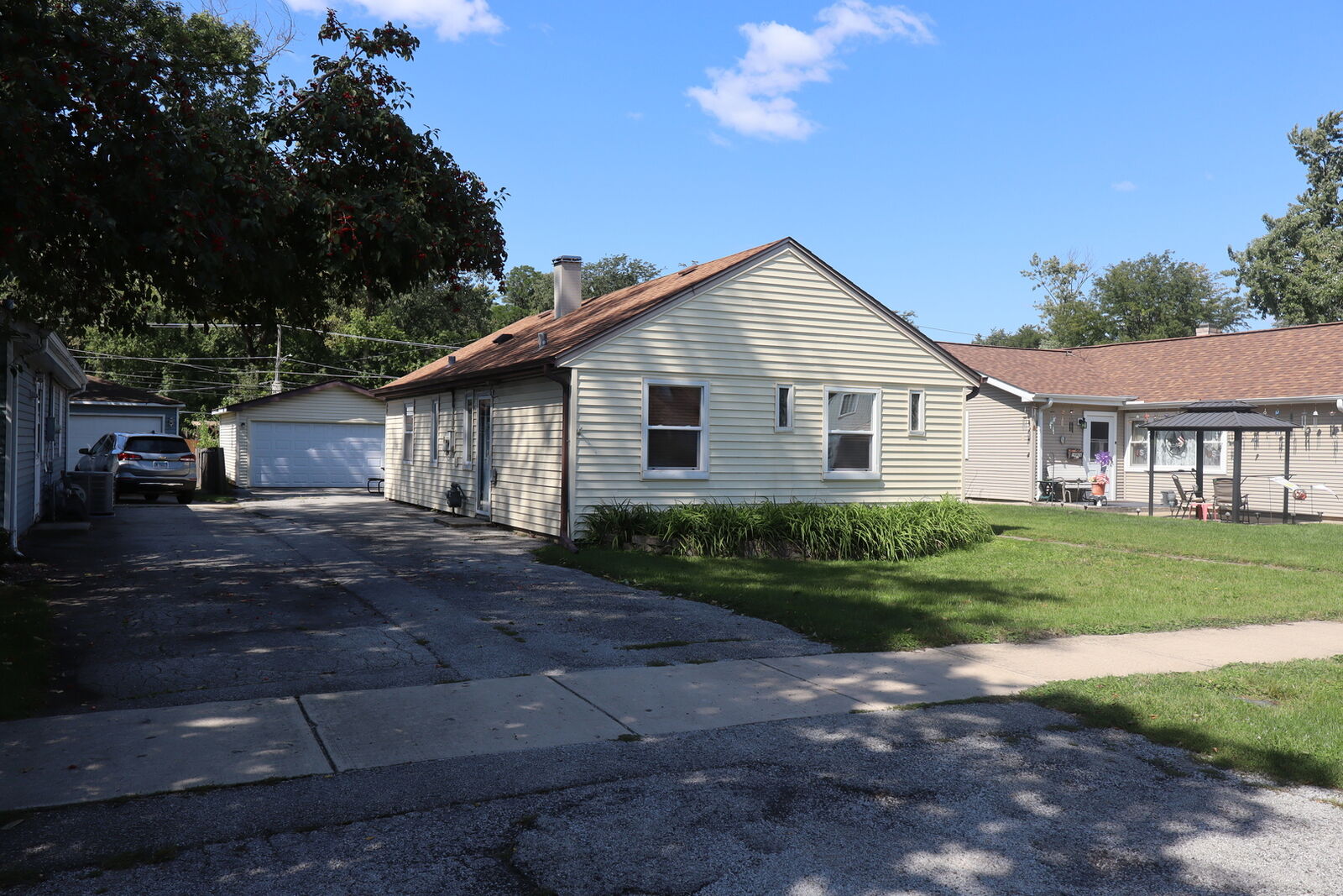 Property Photo: 14832 Kenneth Avenue IL 60445
