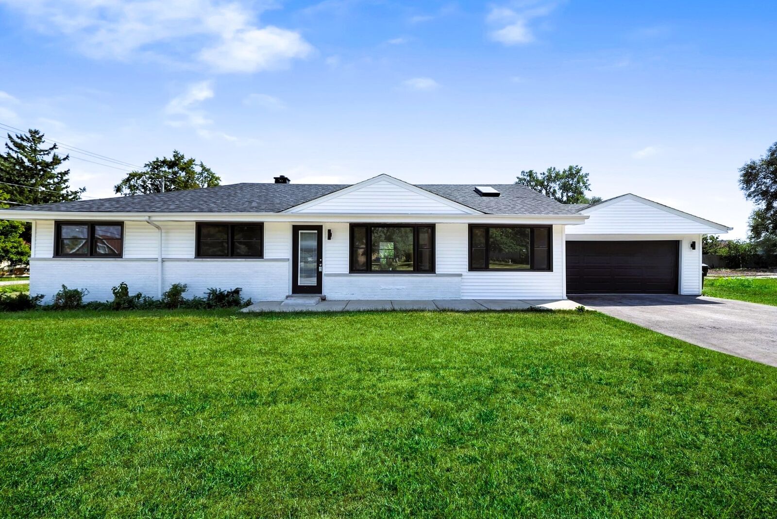 Property Photo: 19W719 Holtz Avenue IL 60101