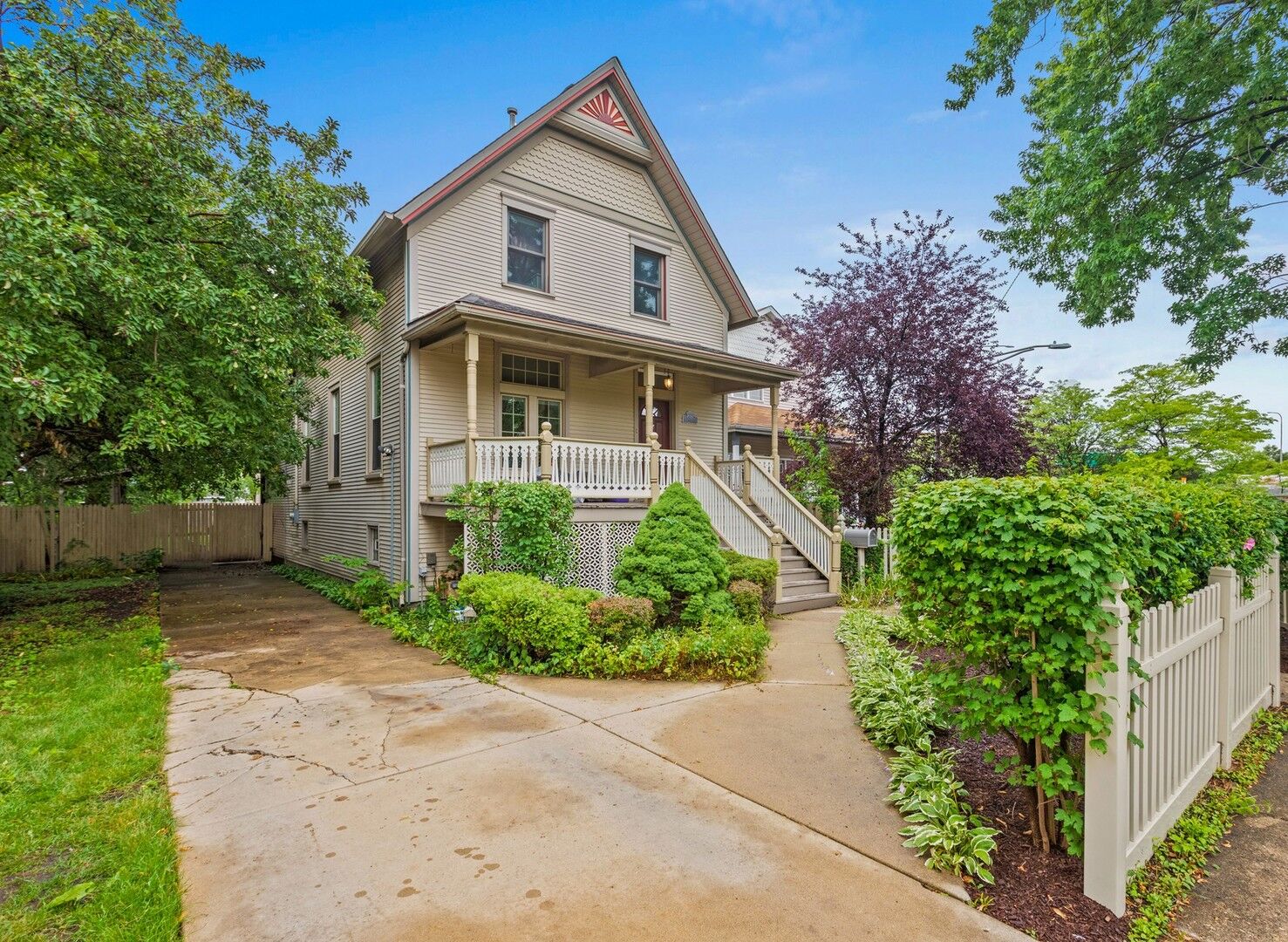 Property Photo: 4317 N Kenneth Avenue IL 60641